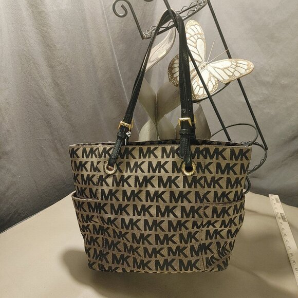 Michael Kors Black Signature Jet Set Monogram Shoulder Tote - Picture 2 of 7